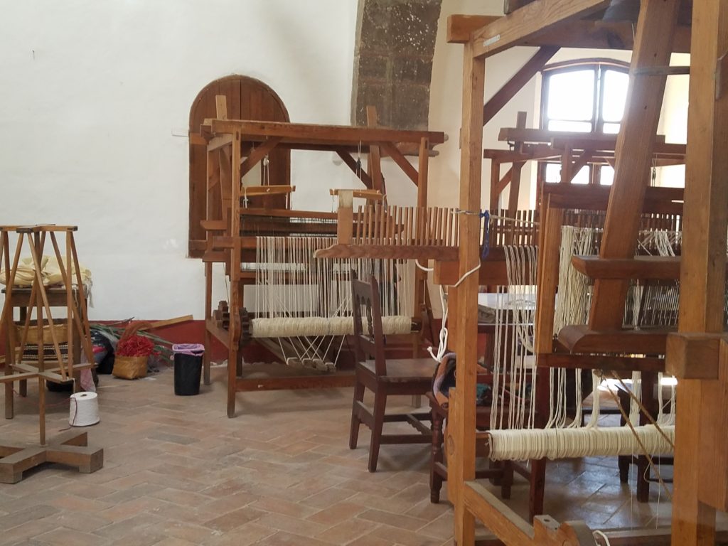 Loom weaving classroom at Belles Artes in San Miguel de Allende, Mexico