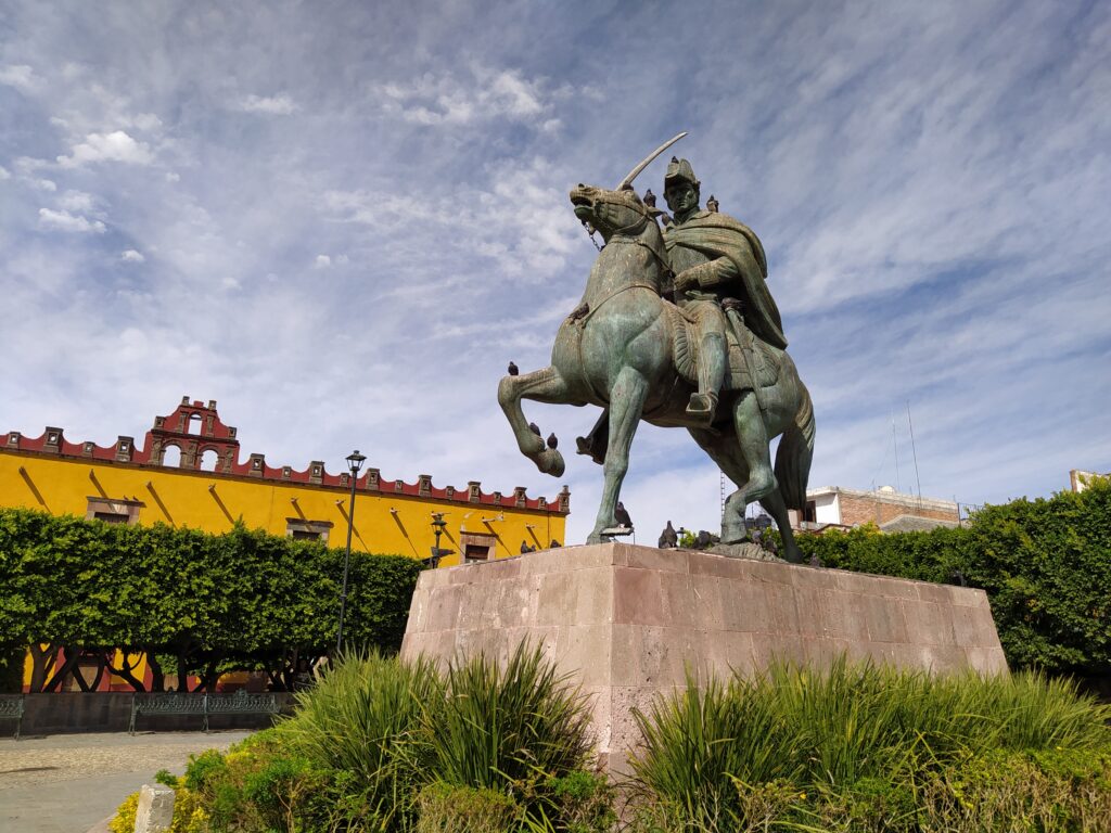 General Allende statue in the Civic Plaza near the mercado, San Miguel de Allende