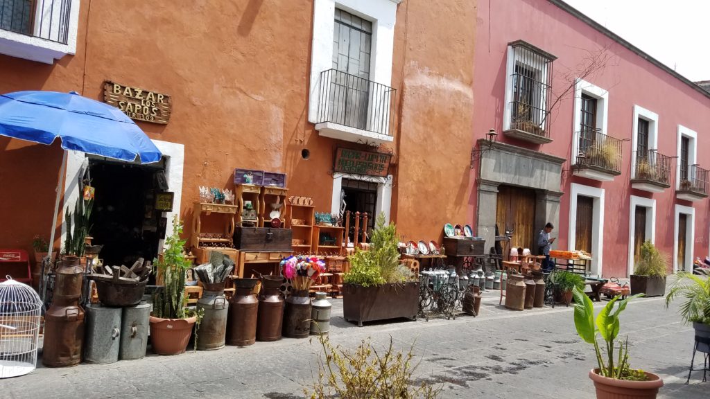 Bazar Los Sapos in Puebla, Calle 6 Sur Bazar Los Sapos in Puebla, Calle 6 Sur