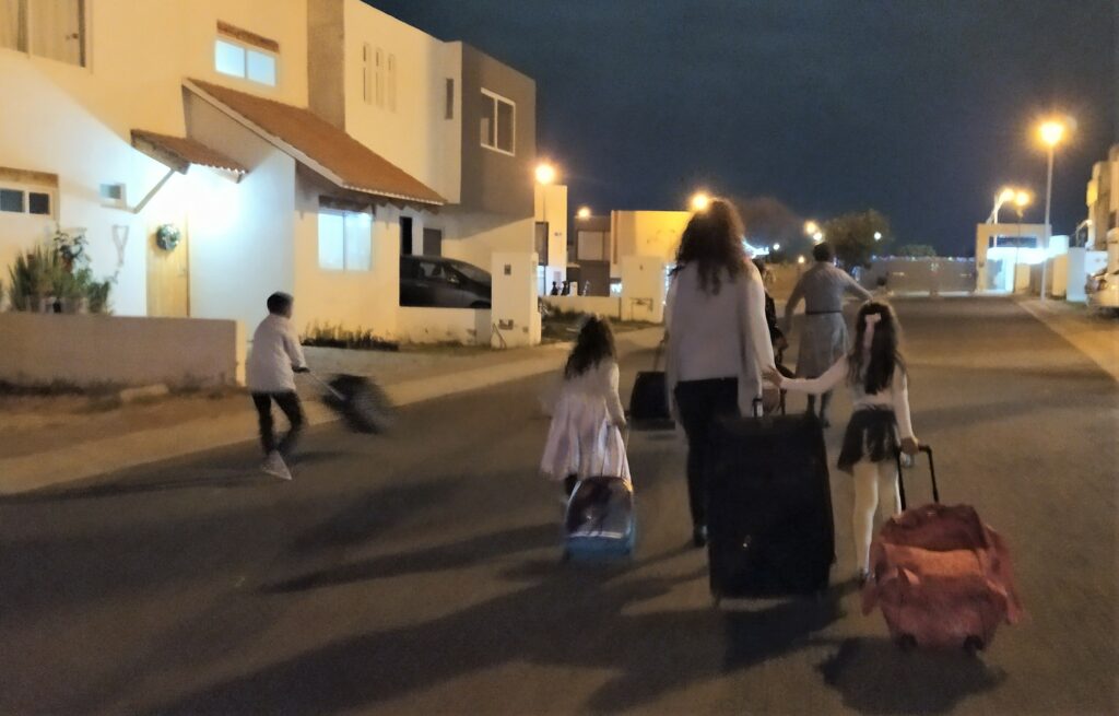 Columbian tradition of running around the neighborhood with luggage to promote trips in the new year